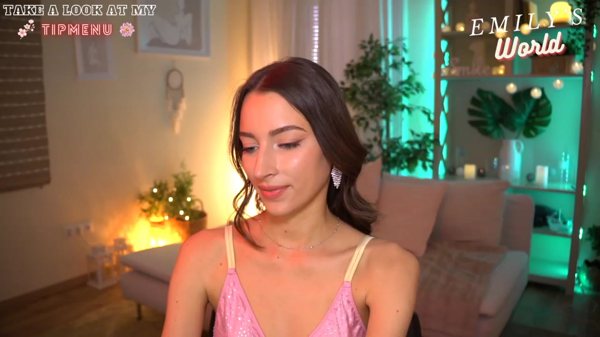 Gallery image thumbnail from Emily_grey69's myfreecams stream on, 07/08/2023, 14:27 image 11 of 20