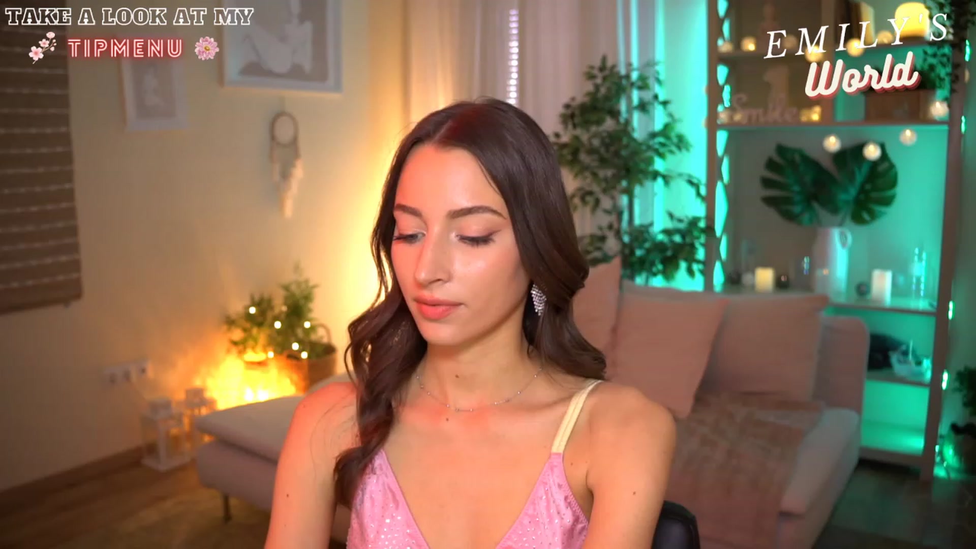 Gallery image thumbnail from Emily_grey69's myfreecams stream on, 07/08/2023, 14:27 image 15 of 20