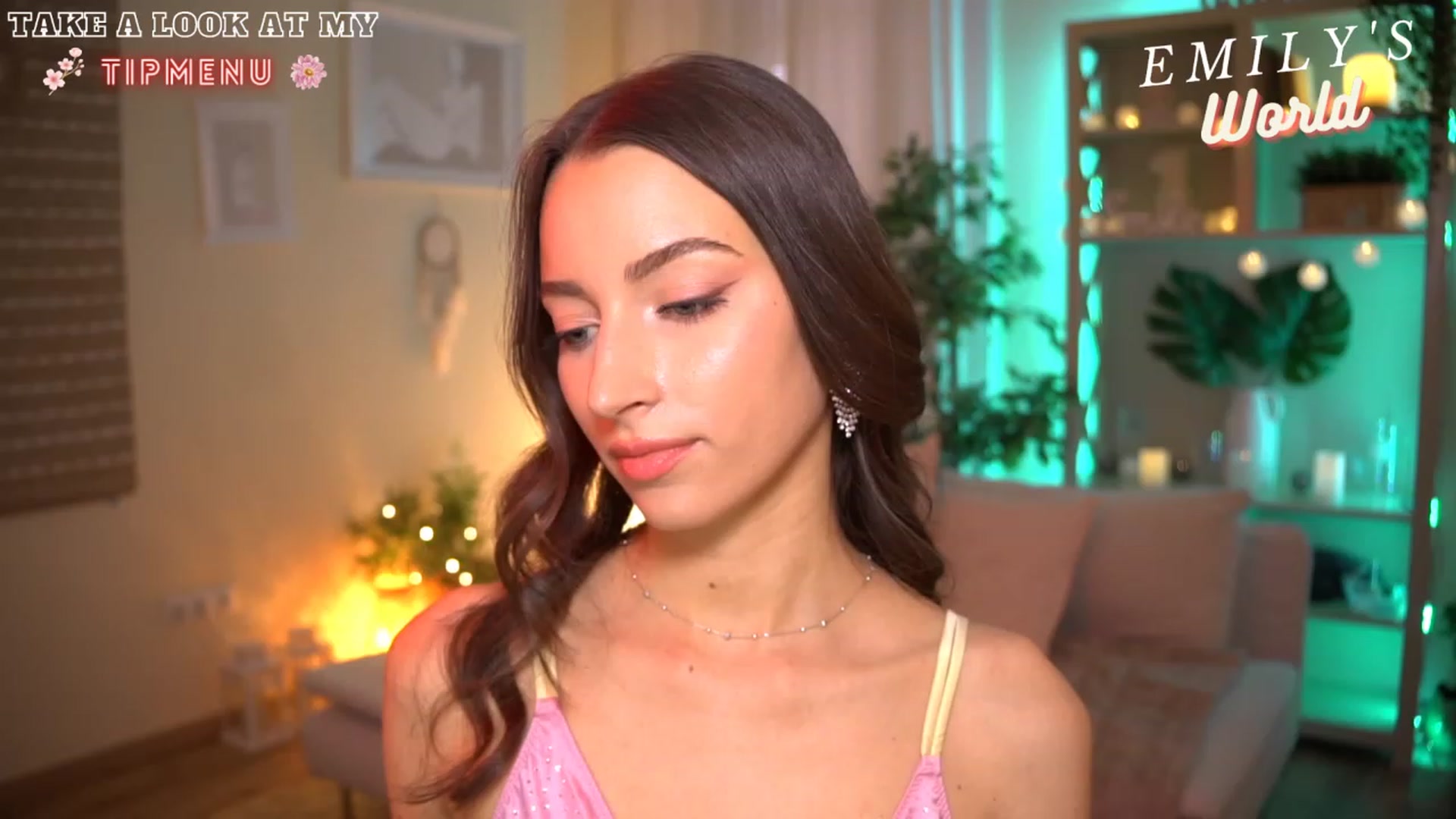 Gallery image thumbnail from Emily_grey69's myfreecams stream on, 07/08/2023, 14:49 image 15 of 20