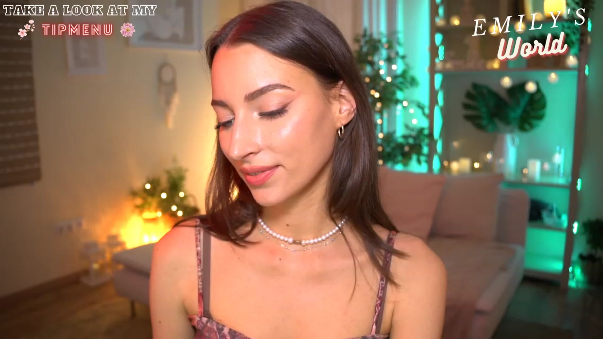 Gallery image thumbnail from Emily_grey69's myfreecams stream on, 07/09/2023, 18:05 image 9 of 20