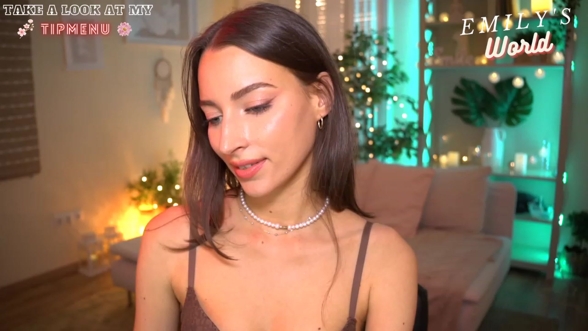 Gallery image thumbnail from Emily_grey69's myfreecams stream on, 07/09/2023, 18:05 image 14 of 20