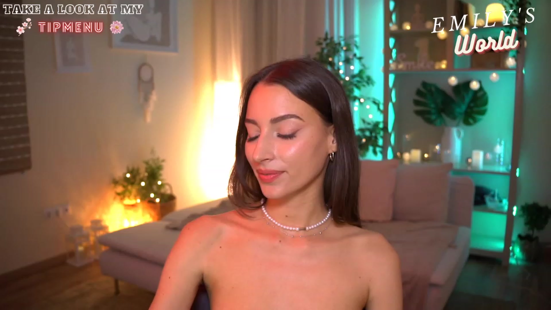 Gallery image thumbnail from Emily_grey69's myfreecams stream on, 07/09/2023, 20:13 image 16 of 20