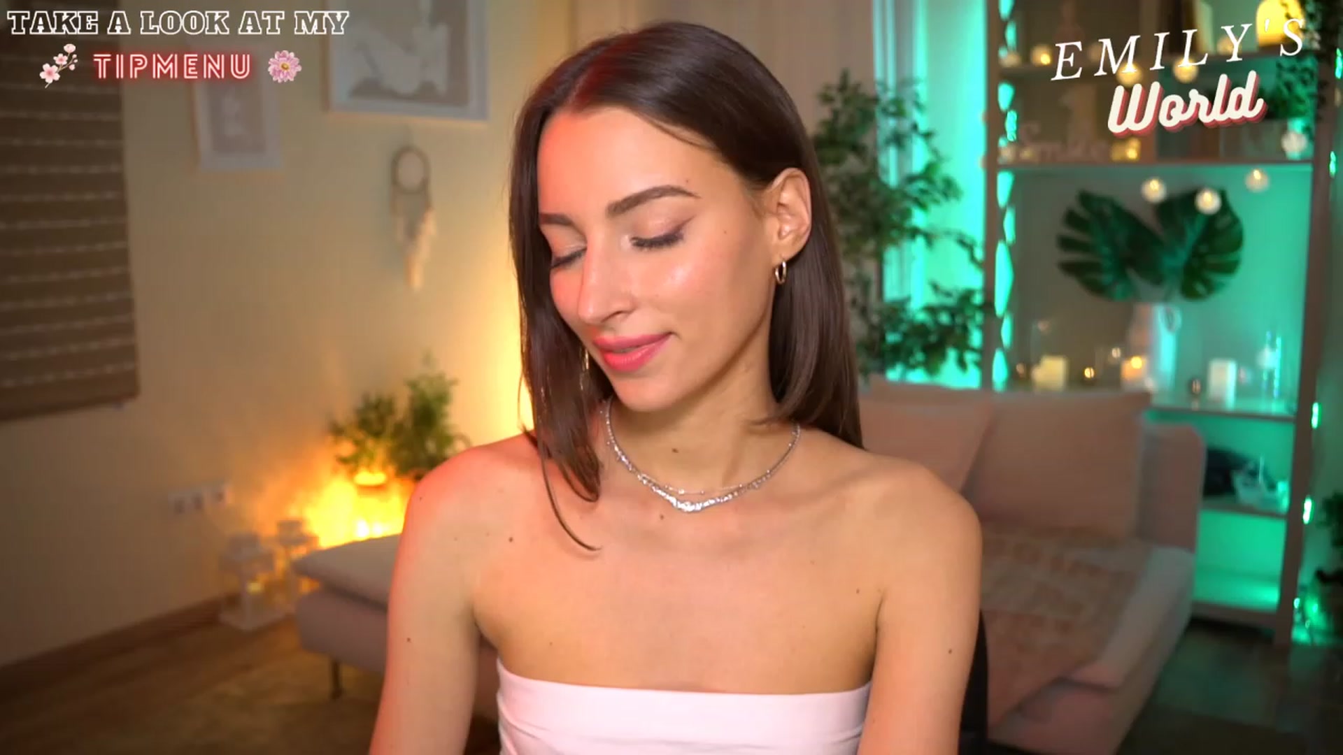 Gallery image thumbnail from Emily_grey69's myfreecams stream on, 07/10/2023, 16:56 image 3 of 20