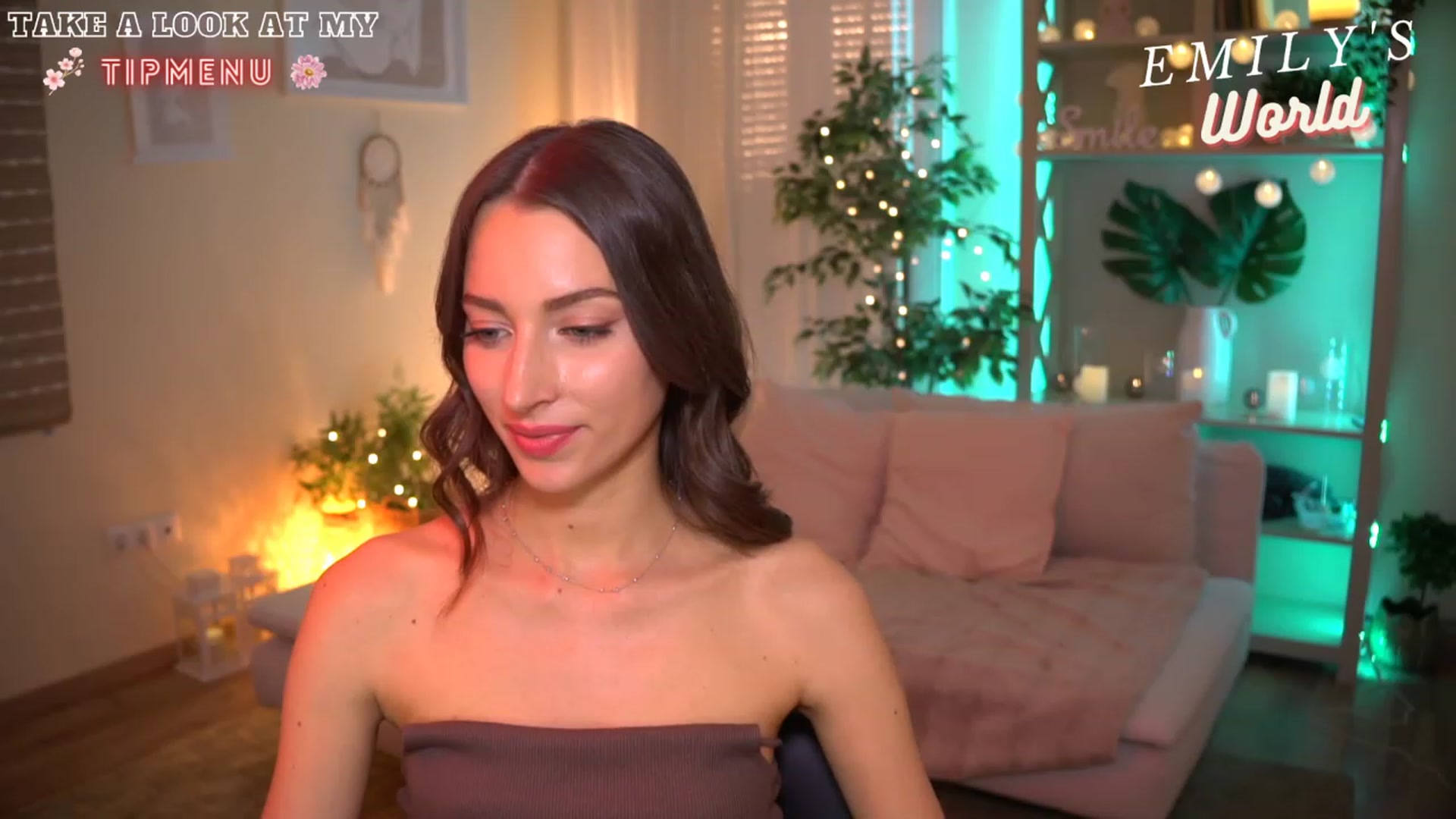 Gallery image thumbnail from Emily_grey69's myfreecams stream on, 07/11/2023, 18:17 image 12 of 20