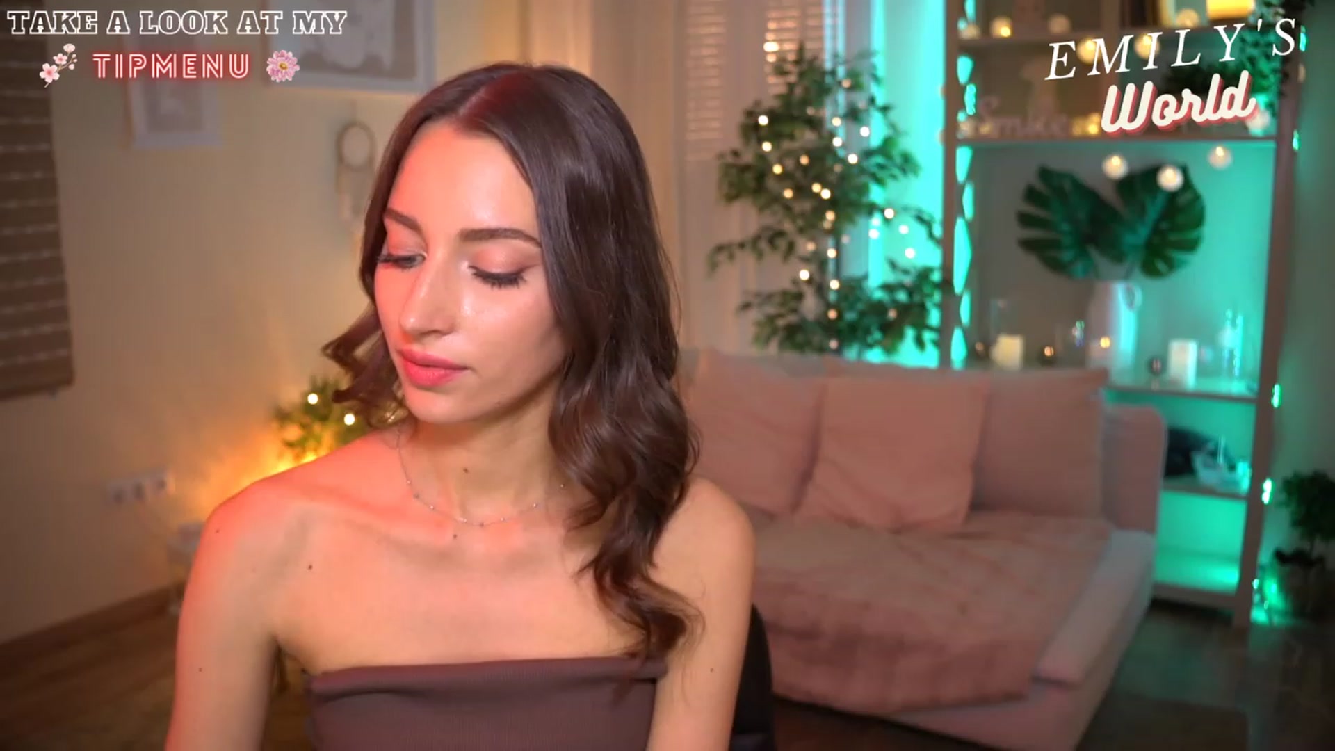 Gallery image thumbnail from Emily_grey69's myfreecams stream on, 07/11/2023, 18:17 image 14 of 20