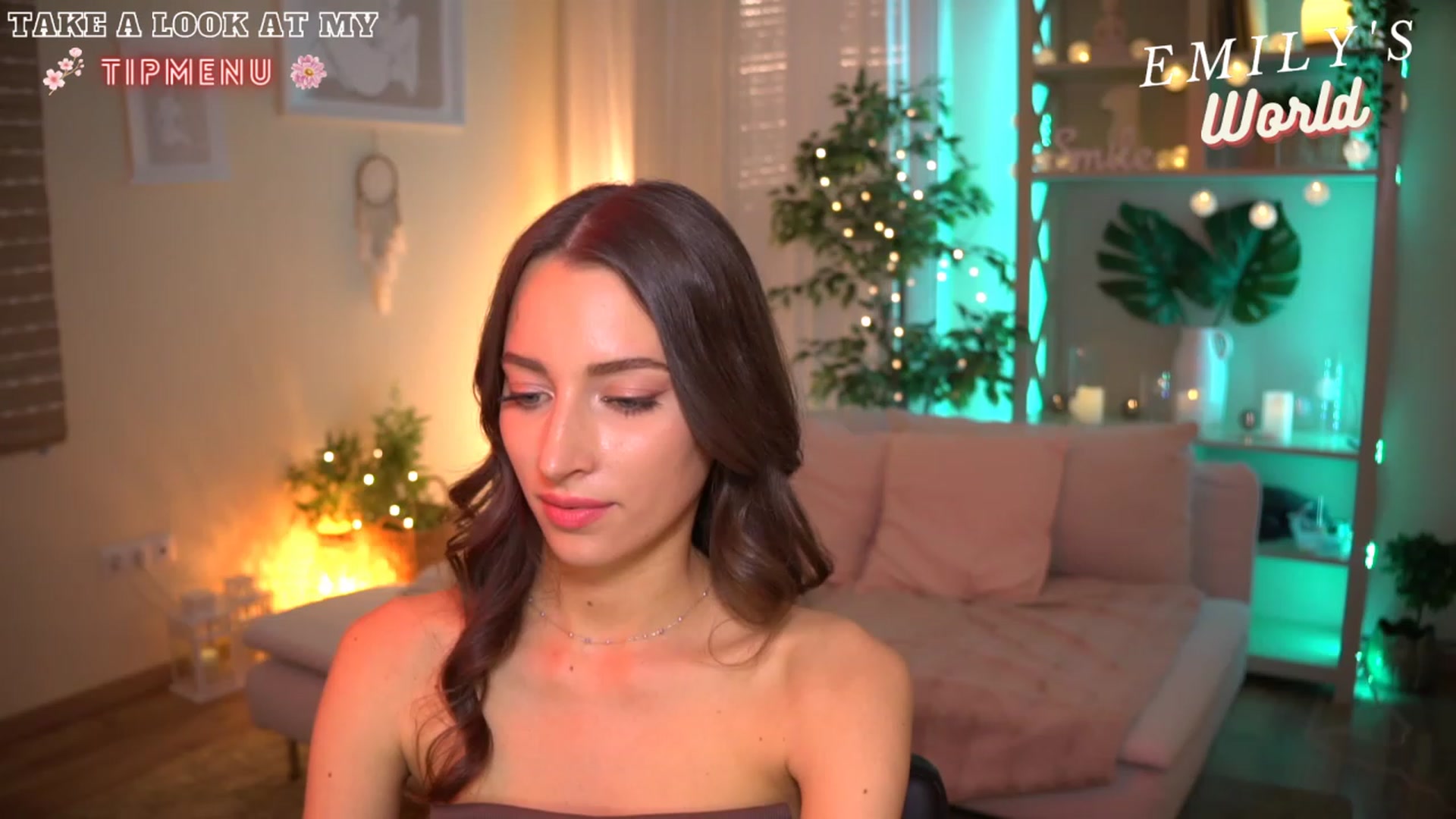 Gallery image thumbnail from Emily_grey69's myfreecams stream on, 07/11/2023, 18:17 image 8 of 20