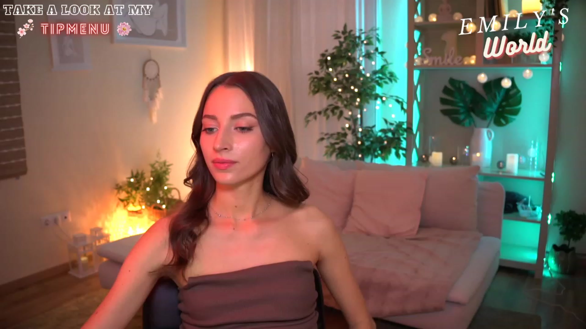 Gallery image thumbnail from Emily_grey69's myfreecams stream on, 07/11/2023, 18:17 image 1 of 20
