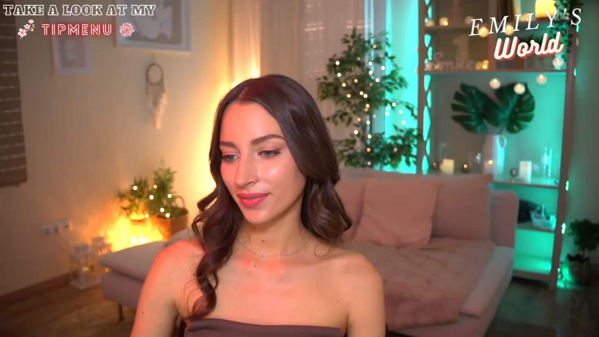 Gallery image thumbnail from Emily_grey69's myfreecams stream on, 07/11/2023, 18:17 image 7 of 20