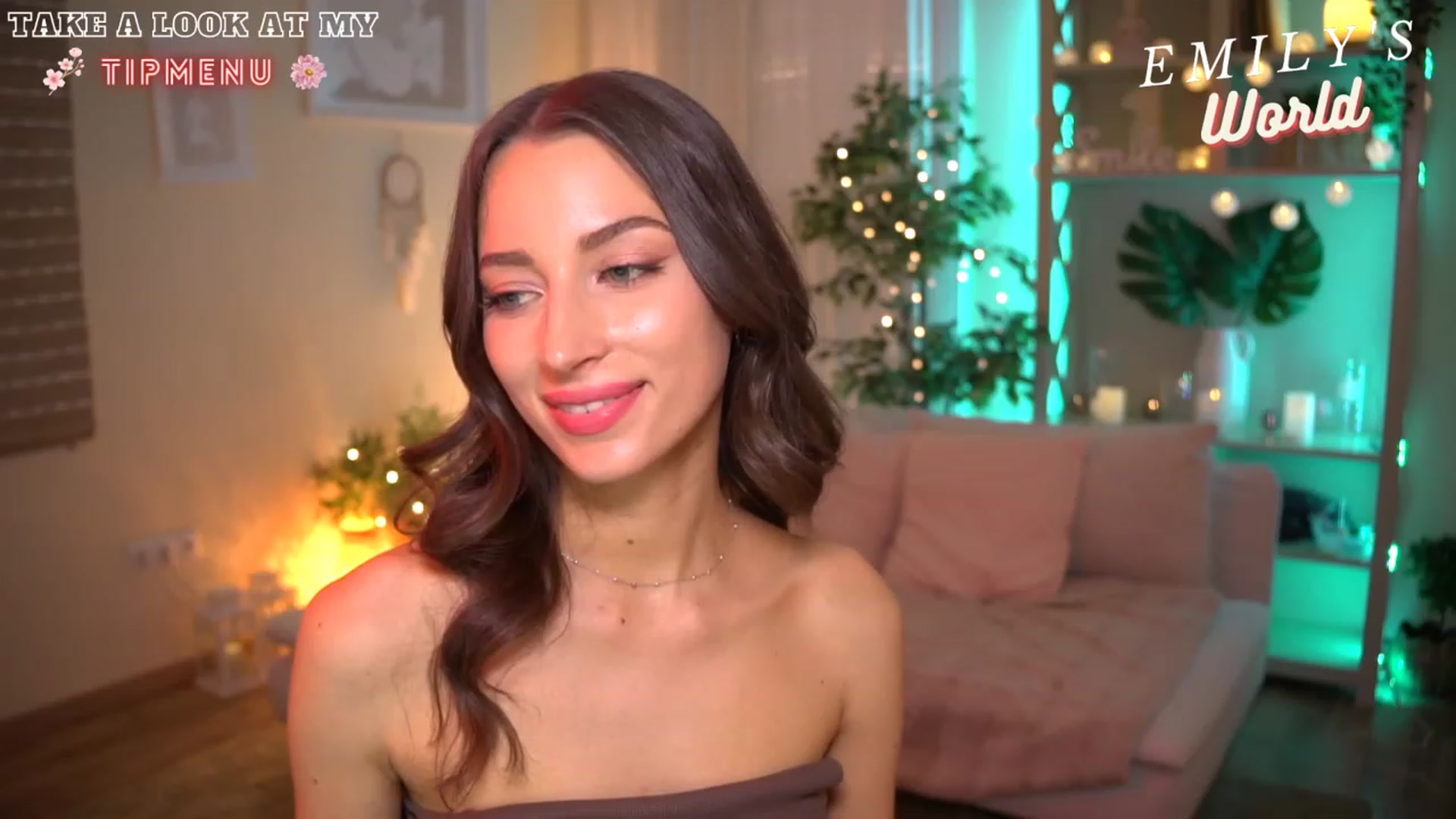 Gallery image thumbnail from Emily_grey69's myfreecams stream on, 07/11/2023, 18:17 image 6 of 20