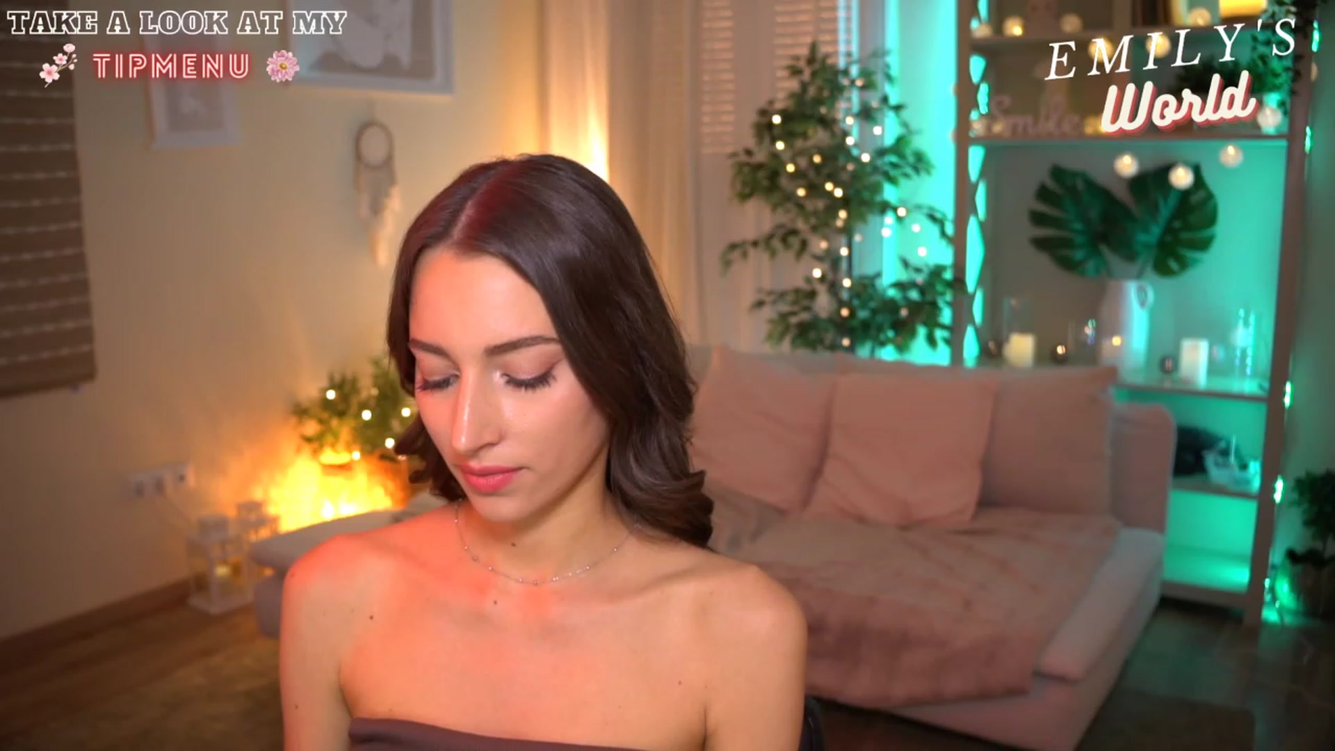 Gallery image thumbnail from Emily_grey69's myfreecams stream on, 07/11/2023, 18:17 image 17 of 20