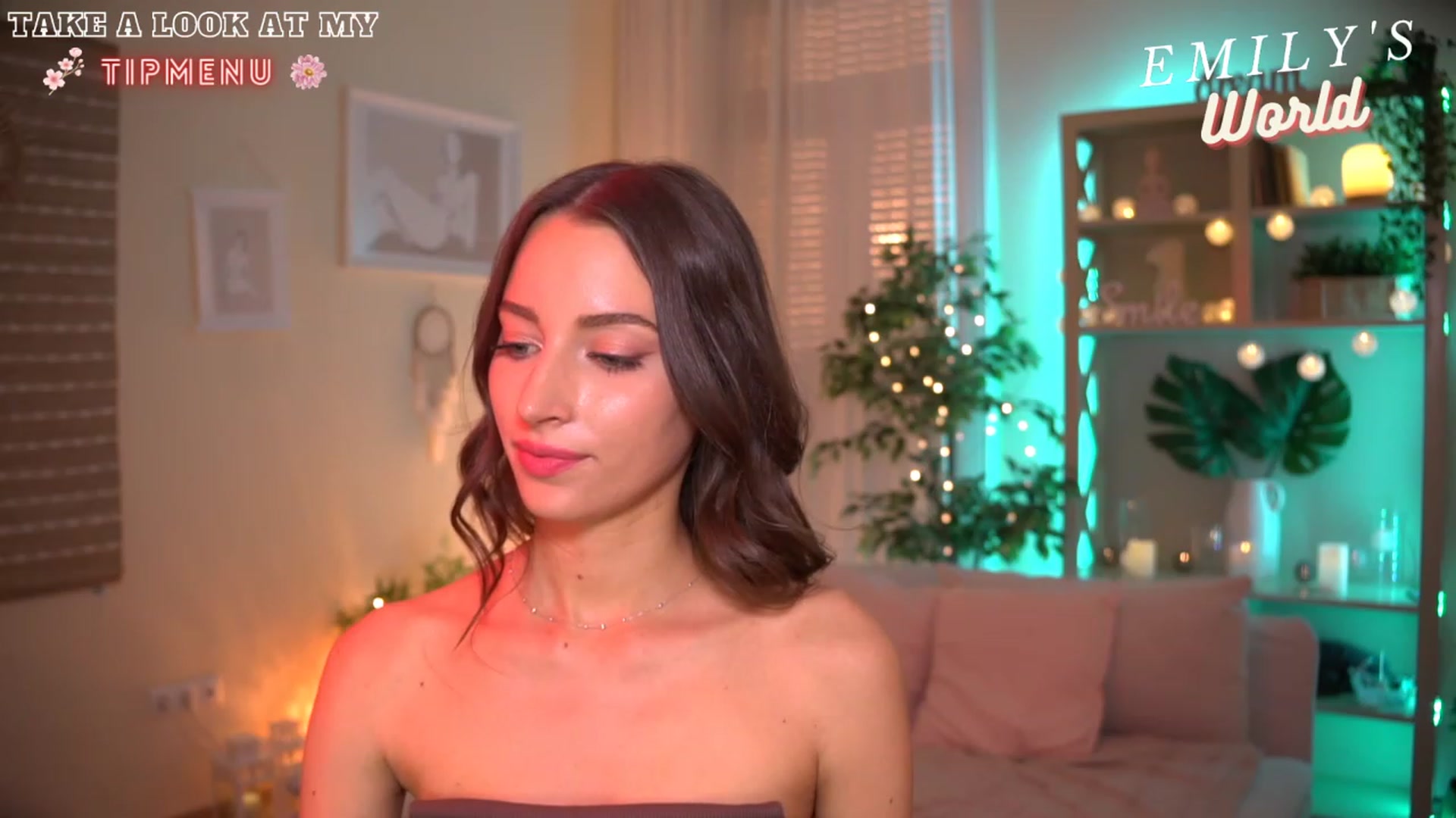 Gallery image thumbnail from Emily_grey69's myfreecams stream on, 07/11/2023, 18:17 image 15 of 20
