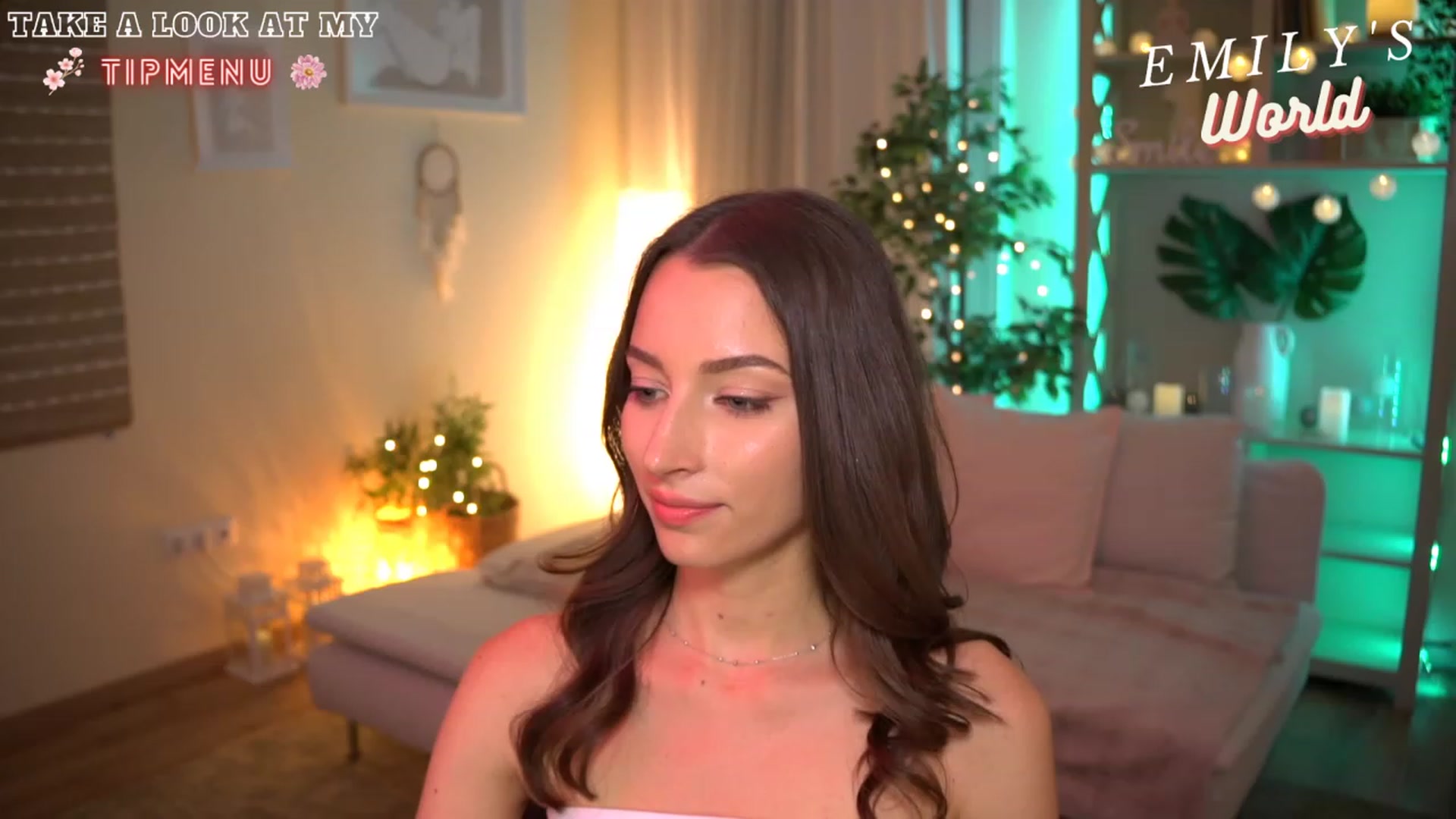 Gallery image thumbnail from Emily_grey69's myfreecams stream on, 07/15/2023, 19:24 image 14 of 20