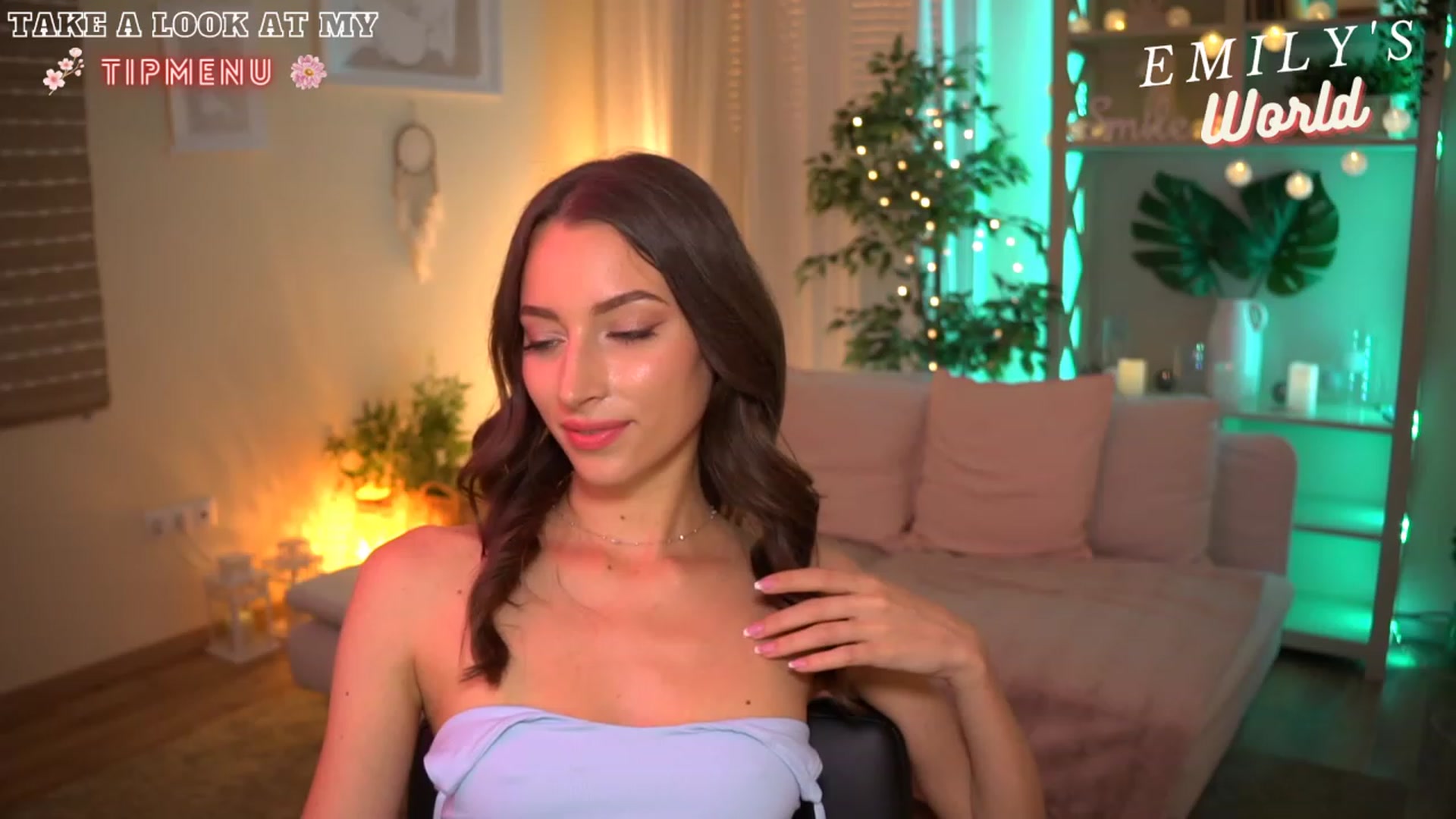 Gallery image thumbnail from Emily_grey69's myfreecams stream on, 07/16/2023, 18:24 image 7 of 20