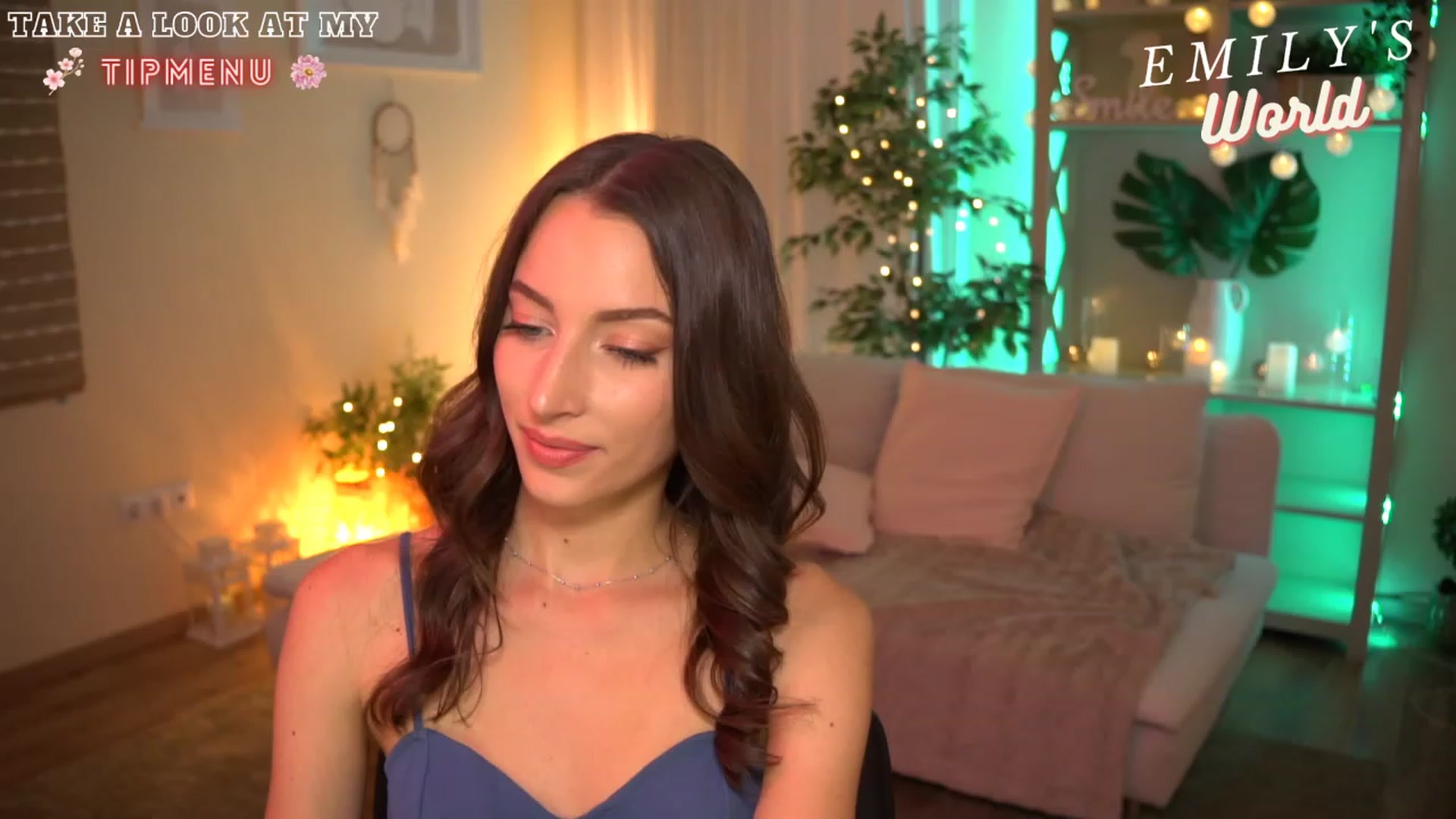 Gallery image thumbnail from Emily_grey69's myfreecams stream on, 07/19/2023, 17:20 image 13 of 20