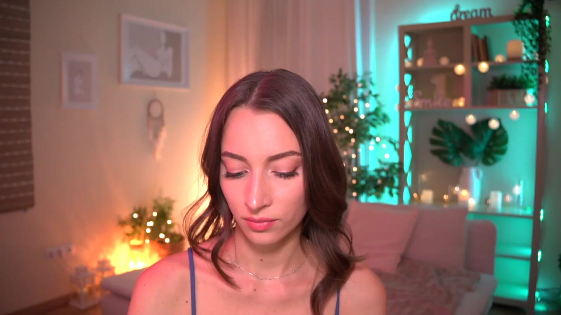 Gallery image thumbnail from Emily_grey69's myfreecams stream on, 07/19/2023, 17:20 image 1 of 20