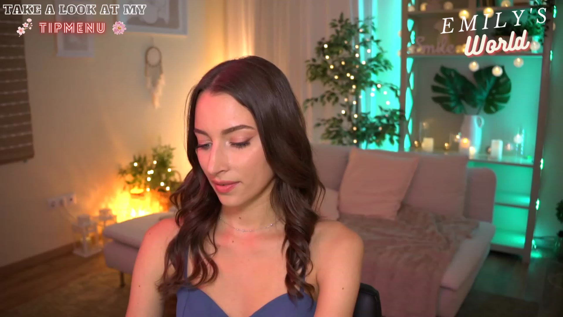 Gallery image thumbnail from Emily_grey69's myfreecams stream on, 07/19/2023, 17:20 image 10 of 20