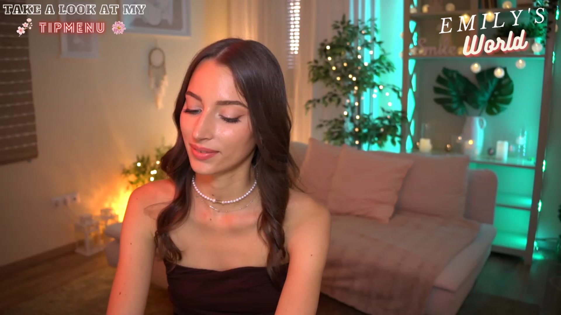 Gallery image thumbnail from Emily_grey69's myfreecams stream on, 07/20/2023, 17:18 image 1 of 20