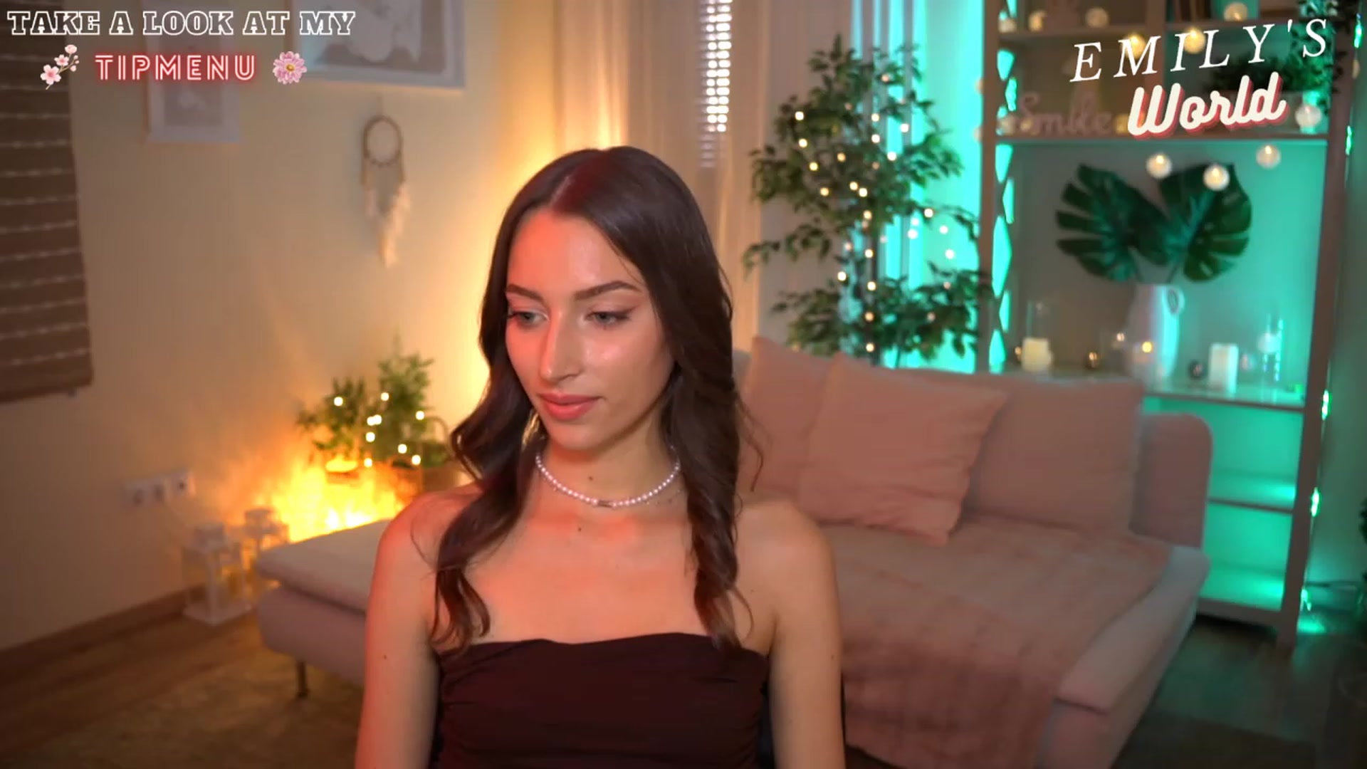 Gallery image thumbnail from Emily_grey69's myfreecams stream on, 07/20/2023, 17:18 image 4 of 20