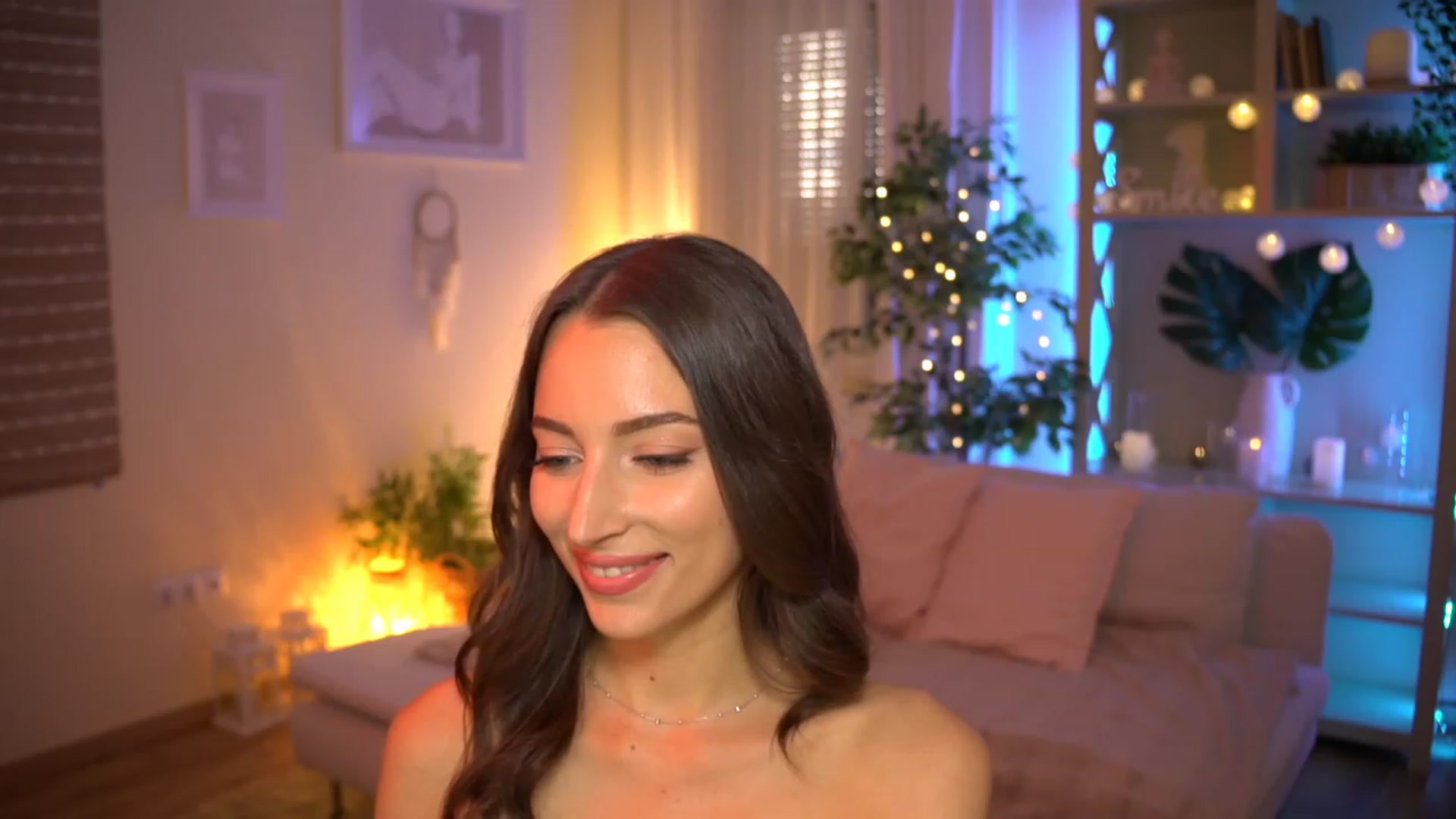 Gallery image thumbnail from Emily_grey69's myfreecams stream on, 07/22/2023, 17:16 image 19 of 20