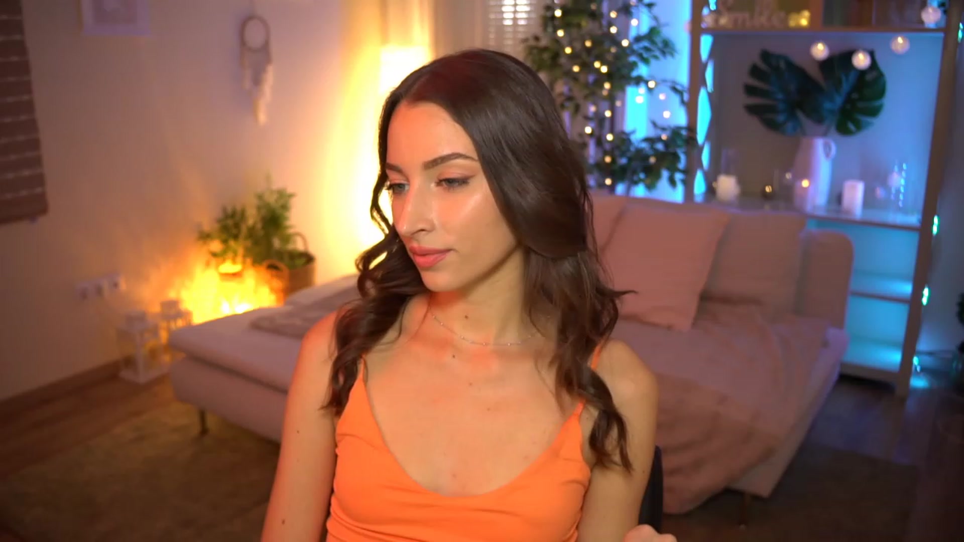 Gallery image thumbnail from Emily_grey69's myfreecams stream on, 07/22/2023, 17:16 image 8 of 20