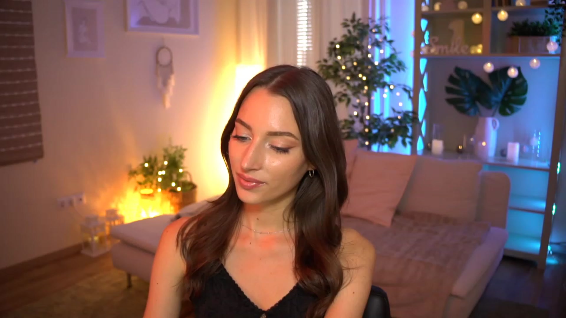 Gallery image thumbnail from Emily_grey69's myfreecams stream on, 07/23/2023, 16:06 image 13 of 20