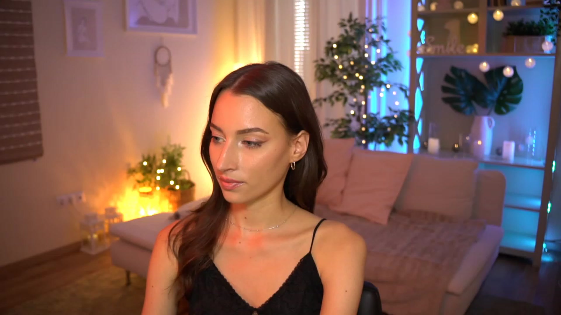 Gallery image thumbnail from Emily_grey69's myfreecams stream on, 07/23/2023, 16:06 image 14 of 20