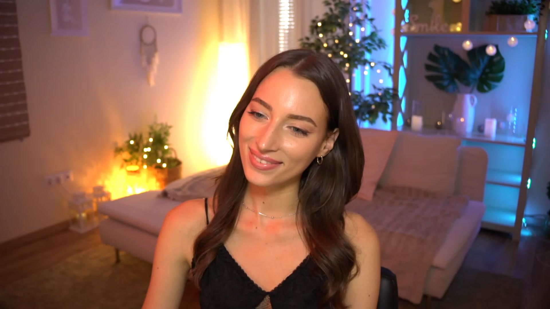 Gallery image thumbnail from Emily_grey69's myfreecams stream on, 07/23/2023, 16:46 image 7 of 20