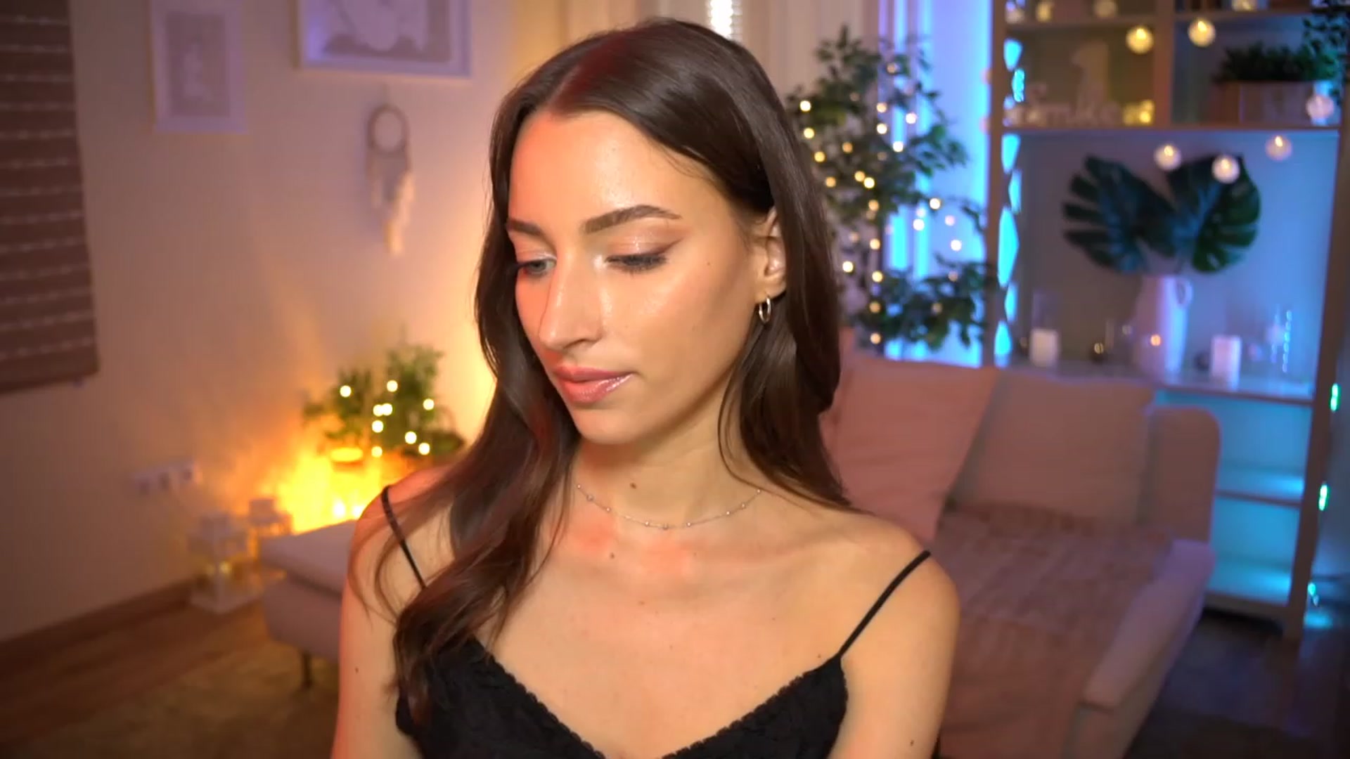 Gallery image thumbnail from Emily_grey69's myfreecams stream on, 07/23/2023, 16:46 image 19 of 20