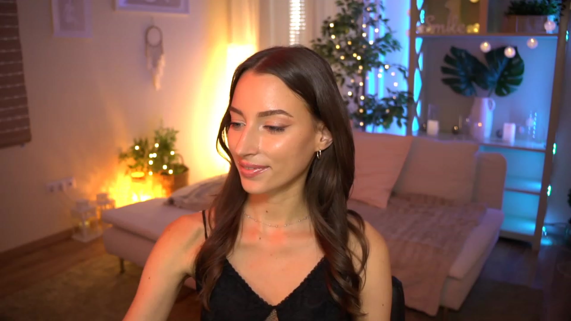 Gallery image thumbnail from Emily_grey69's myfreecams stream on, 07/23/2023, 16:46 image 8 of 20