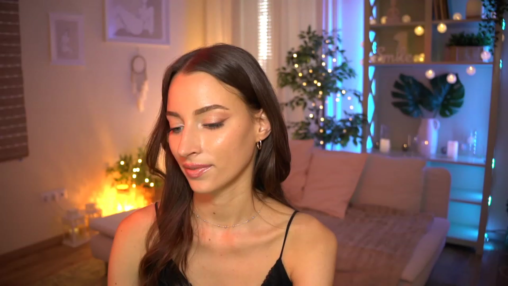Gallery image thumbnail from Emily_grey69's myfreecams stream on, 07/23/2023, 16:46 image 12 of 20