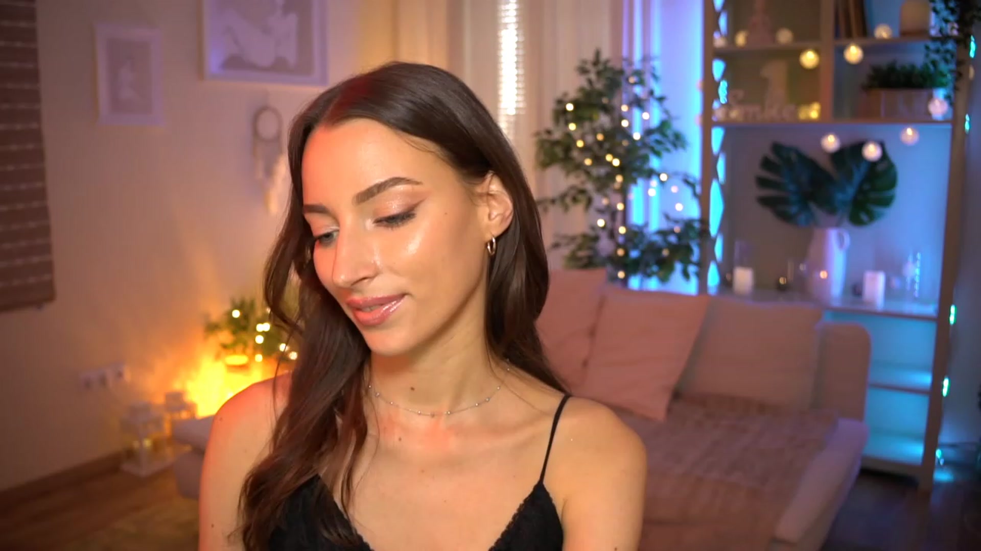 Gallery image thumbnail from Emily_grey69's myfreecams stream on, 07/23/2023, 16:46 image 11 of 20