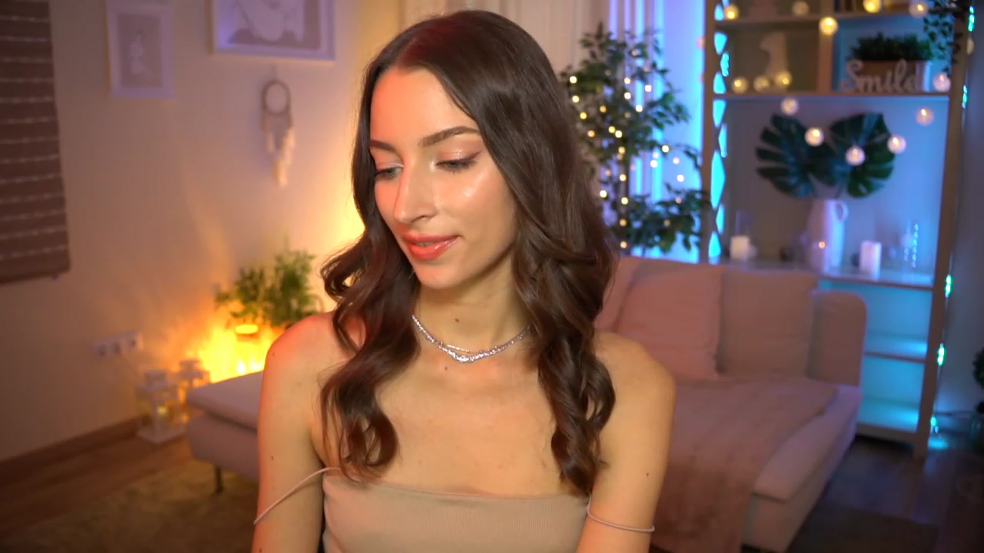 Gallery image thumbnail from Emily_grey69's myfreecams stream on, 07/25/2023, 16:48 image 16 of 20