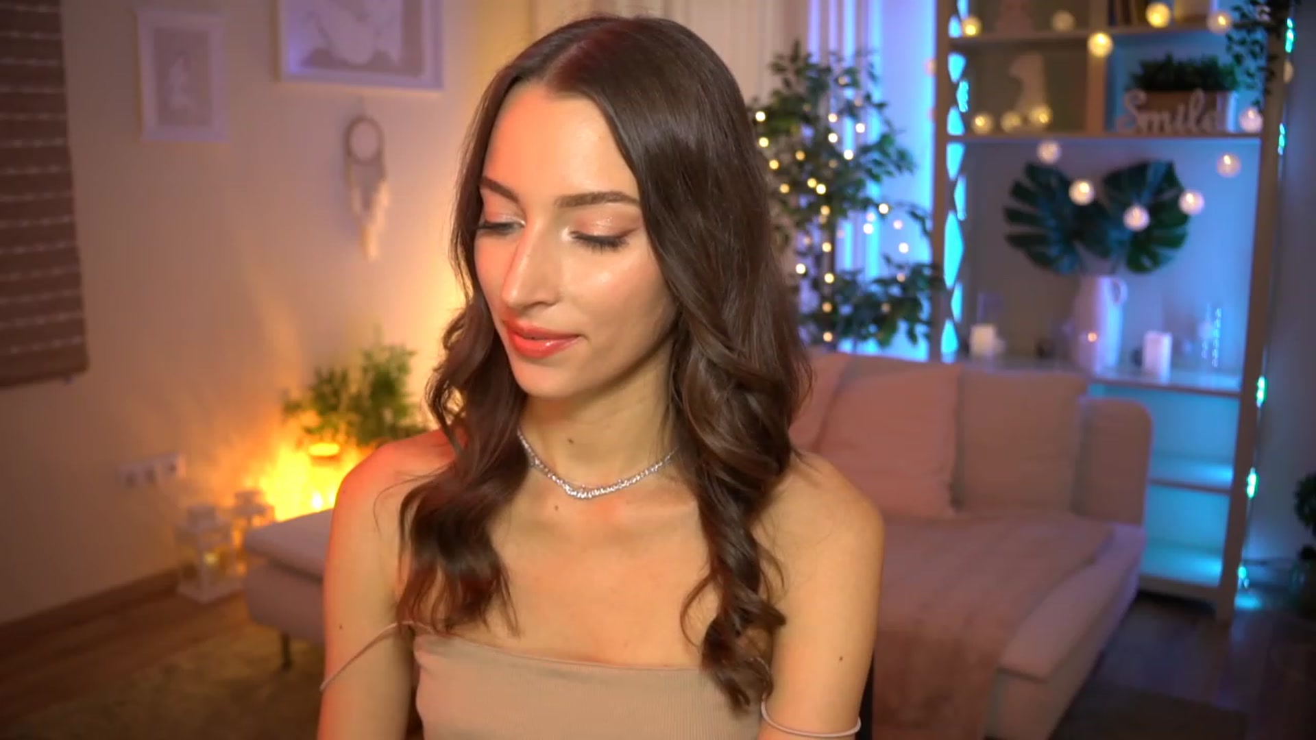 Gallery image thumbnail from Emily_grey69's myfreecams stream on, 07/25/2023, 16:48 image 10 of 20