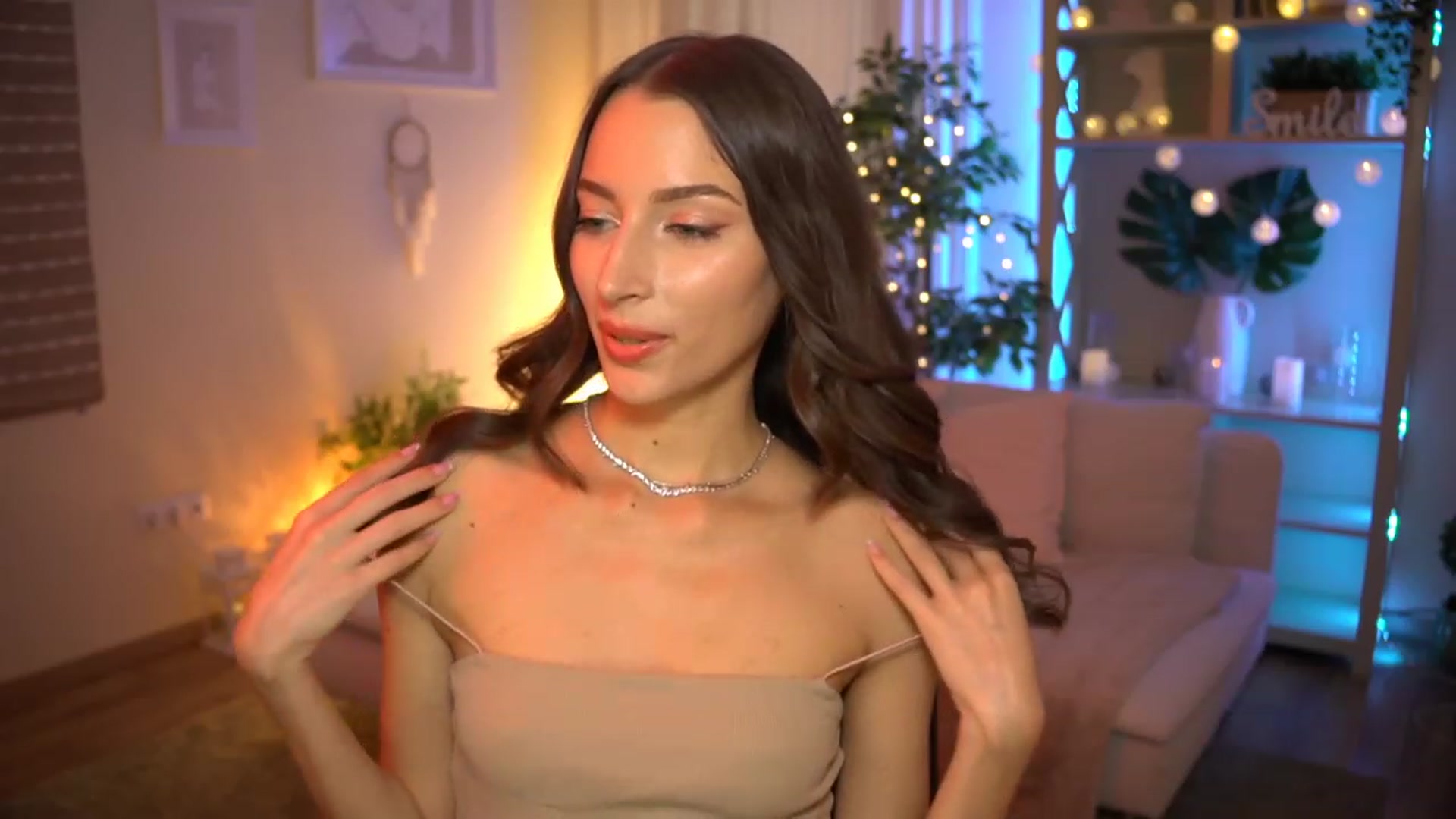 Gallery image thumbnail from Emily_grey69's myfreecams stream on, 07/25/2023, 16:48 image 18 of 20