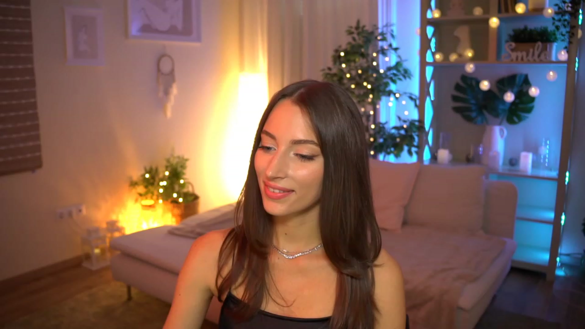 Gallery image thumbnail from Emily_grey69's myfreecams stream on, 07/27/2023, 16:56 image 15 of 20