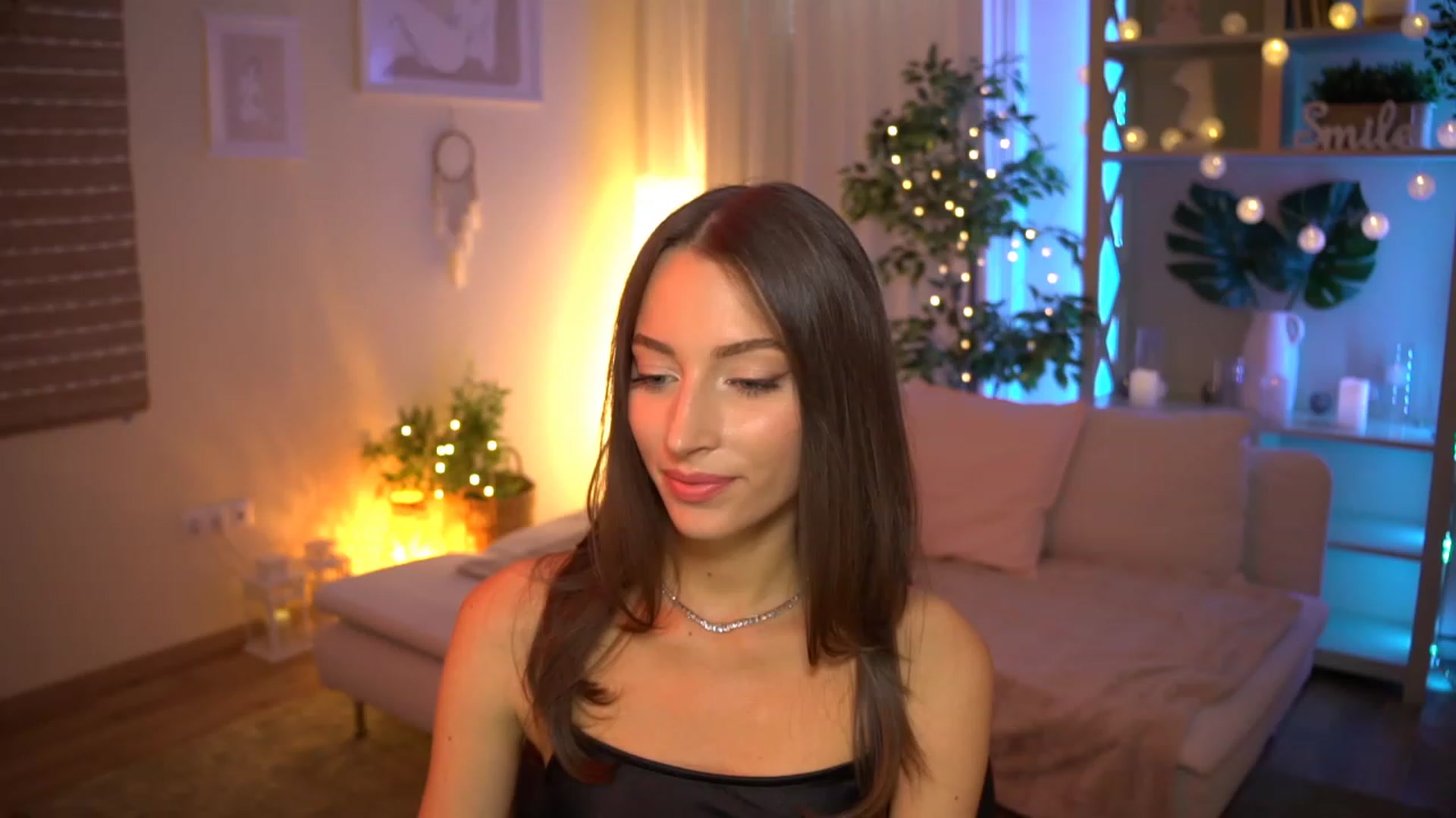 Gallery image thumbnail from Emily_grey69's myfreecams stream on, 07/27/2023, 16:56 image 4 of 20