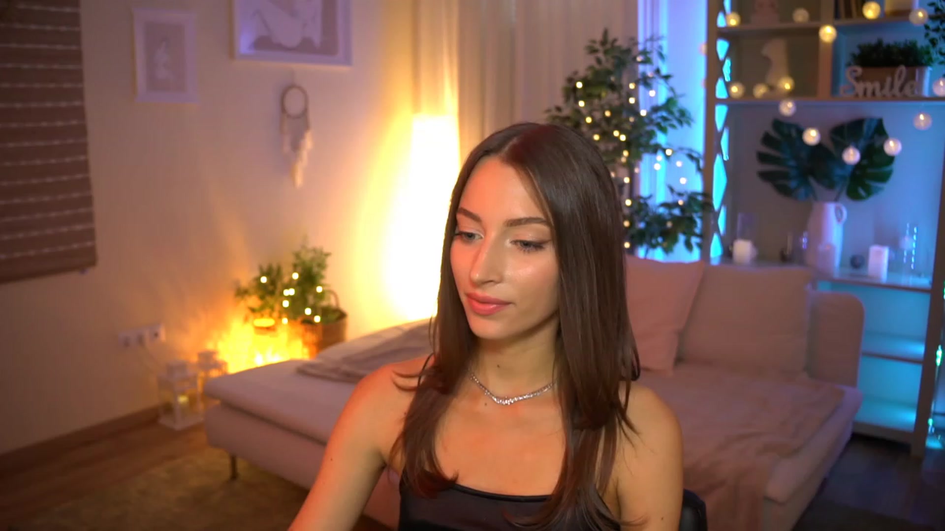 Gallery image thumbnail from Emily_grey69's myfreecams stream on, 07/27/2023, 16:56 image 8 of 20
