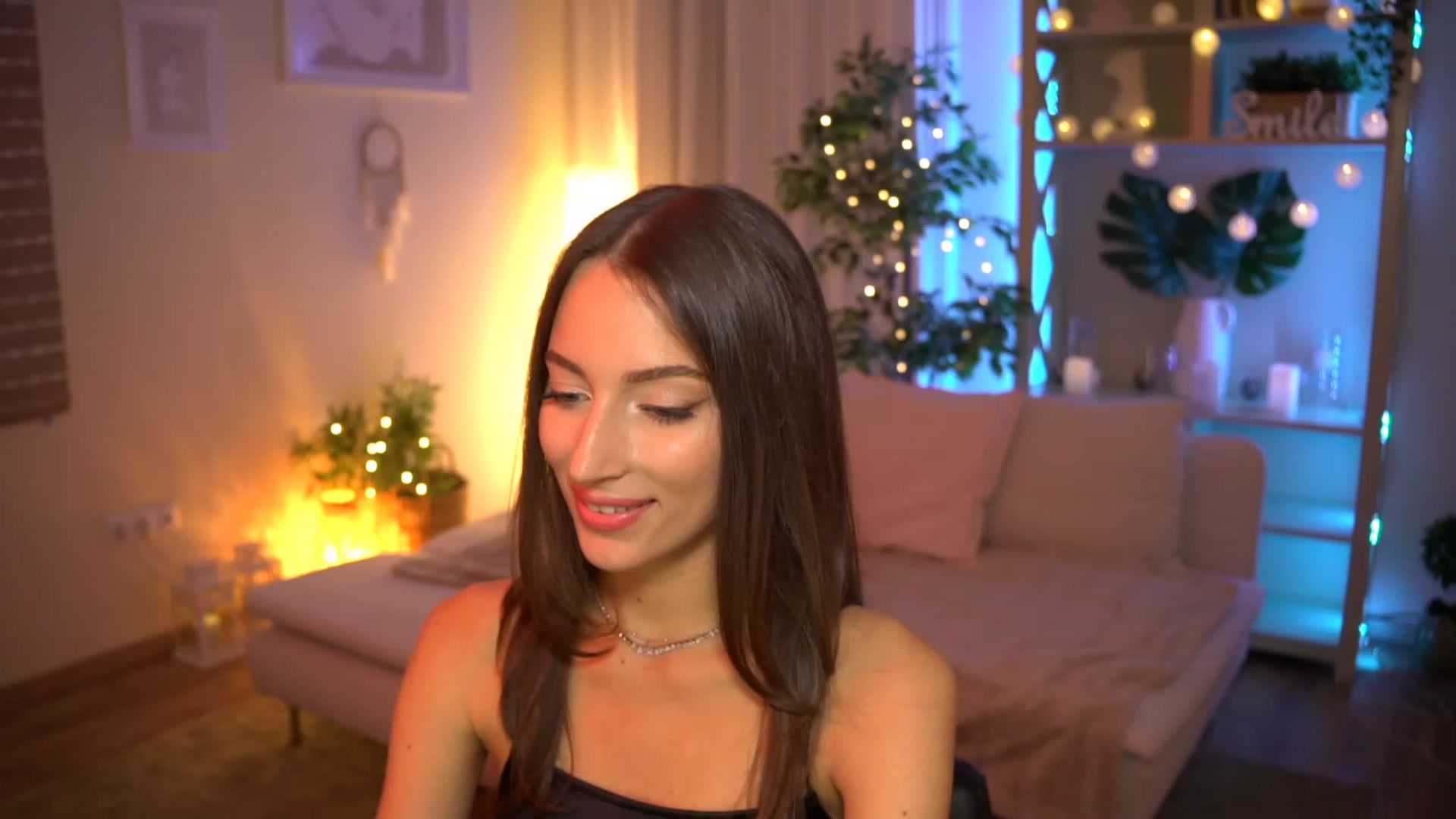 Gallery image thumbnail from Emily_grey69's myfreecams stream on, 07/27/2023, 18:33 image 14 of 20