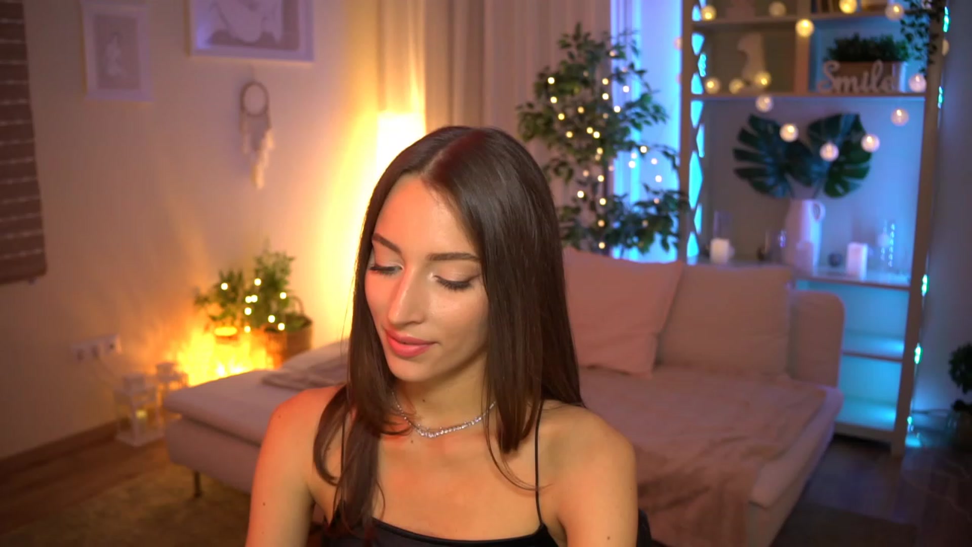 Gallery image thumbnail from Emily_grey69's myfreecams stream on, 07/27/2023, 18:33 image 15 of 20