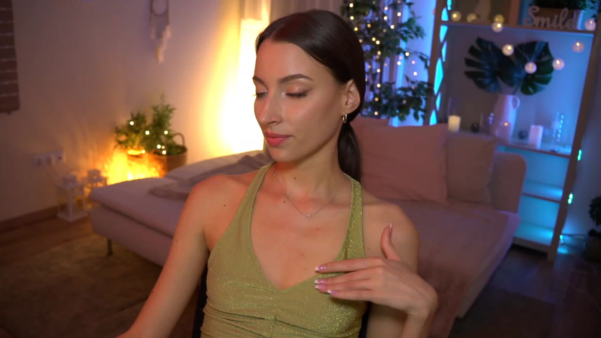 Gallery image thumbnail from Emily_grey69's myfreecams stream on, 08/03/2023, 16:24 image 3 of 20