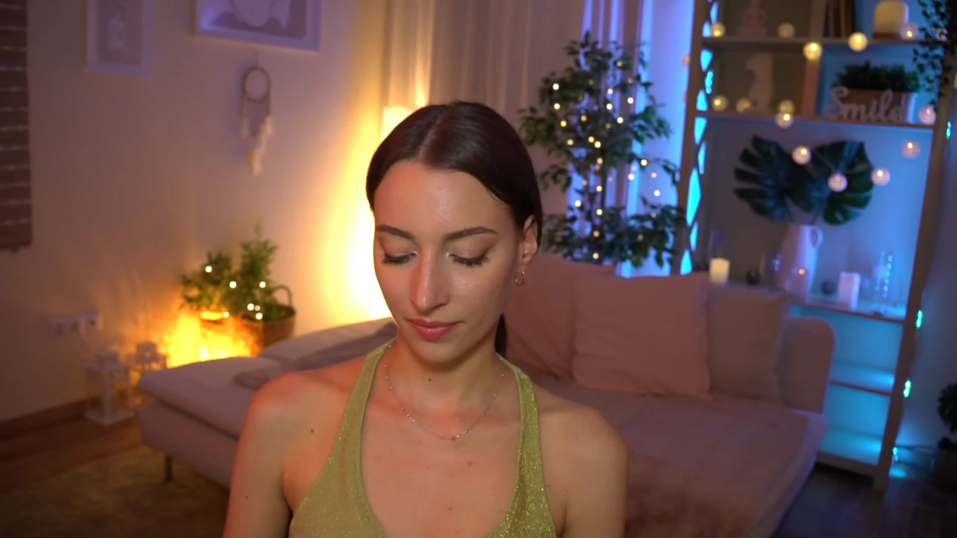 Gallery image thumbnail from Emily_grey69's myfreecams stream on, 08/03/2023, 16:24 image 1 of 20
