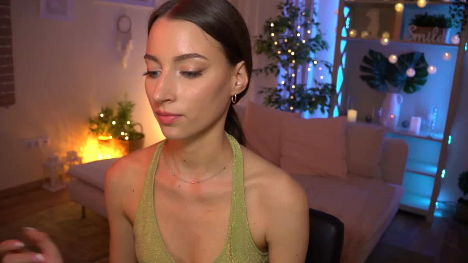 Gallery image thumbnail from Emily_grey69's myfreecams stream on, 08/03/2023, 16:24 image 20 of 20
