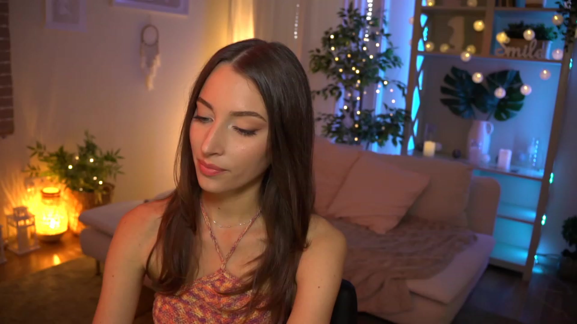 Gallery image thumbnail from Emily_grey69's myfreecams stream on, 08/06/2023, 16:44 image 10 of 20