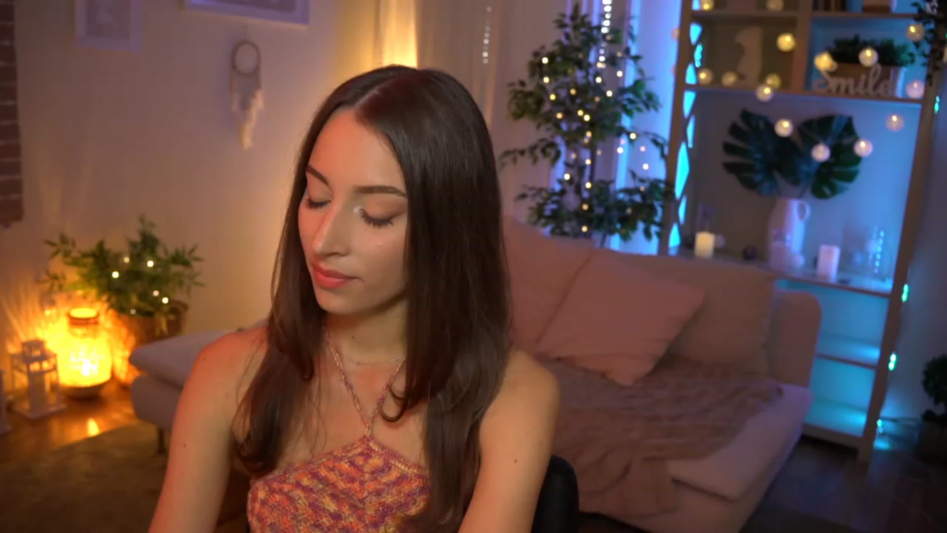 Gallery image thumbnail from Emily_grey69's myfreecams stream on, 08/06/2023, 16:44 image 14 of 20