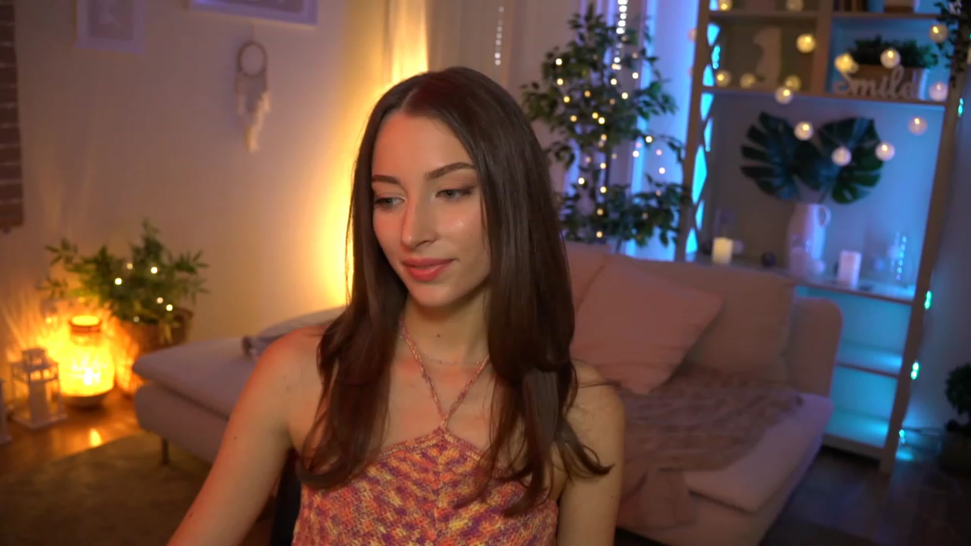 Gallery image thumbnail from Emily_grey69's myfreecams stream on, 08/06/2023, 16:44 image 8 of 20