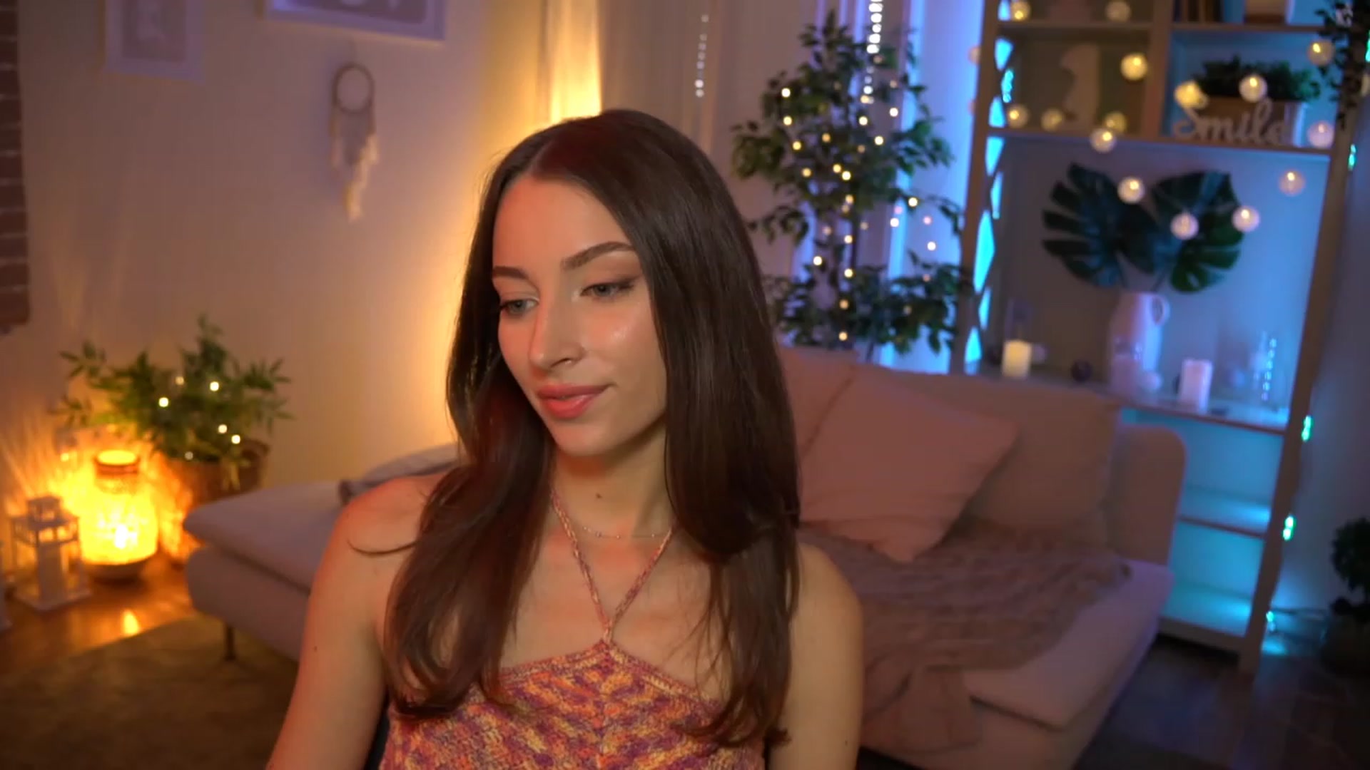 Gallery image thumbnail from Emily_grey69's myfreecams stream on, 08/06/2023, 16:44 image 2 of 20