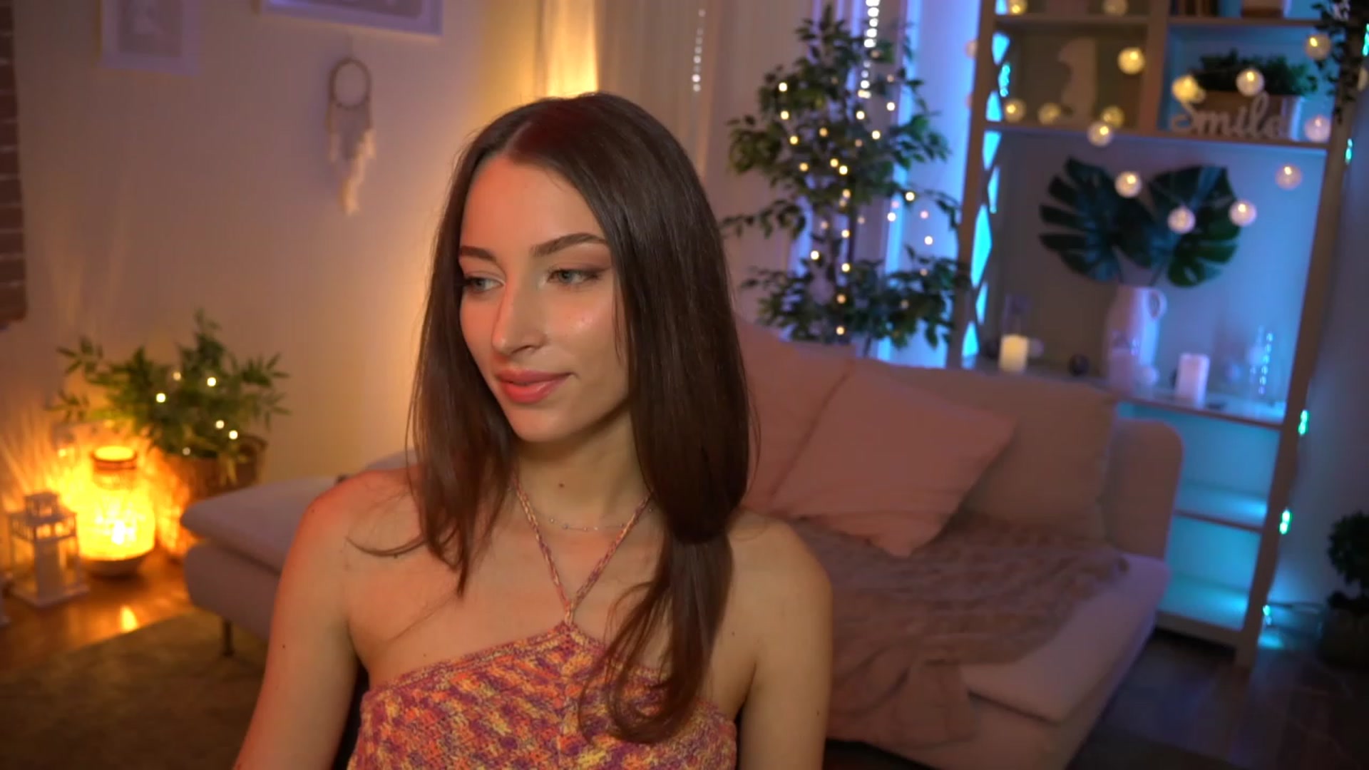 Gallery image thumbnail from Emily_grey69's myfreecams stream on, 08/06/2023, 16:44 image 6 of 20