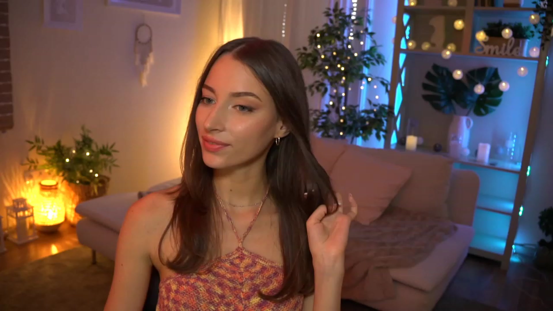 Gallery image thumbnail from Emily_grey69's myfreecams stream on, 08/06/2023, 16:44 image 12 of 20