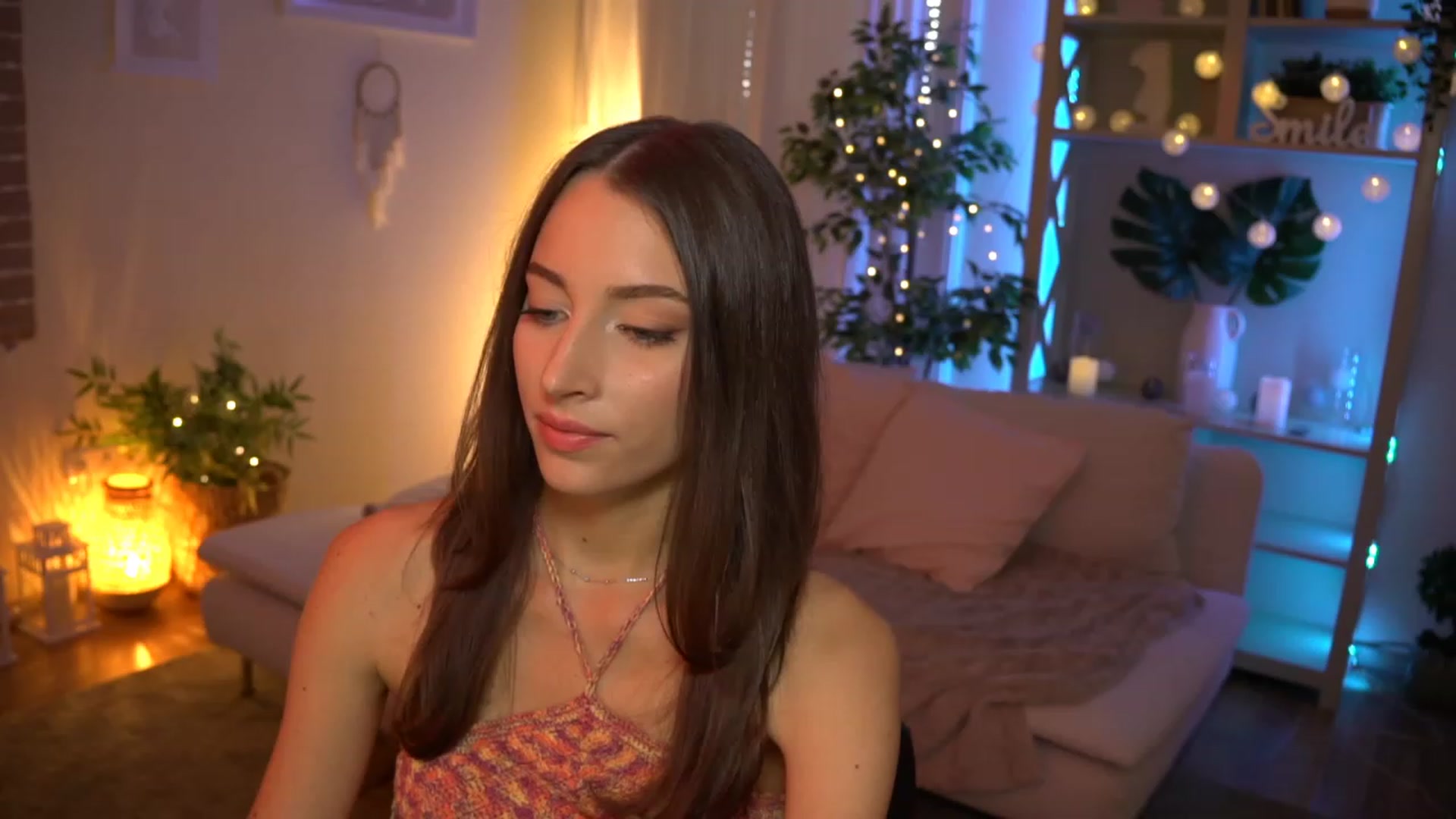 Gallery image thumbnail from Emily_grey69's myfreecams stream on, 08/06/2023, 16:44 image 15 of 20