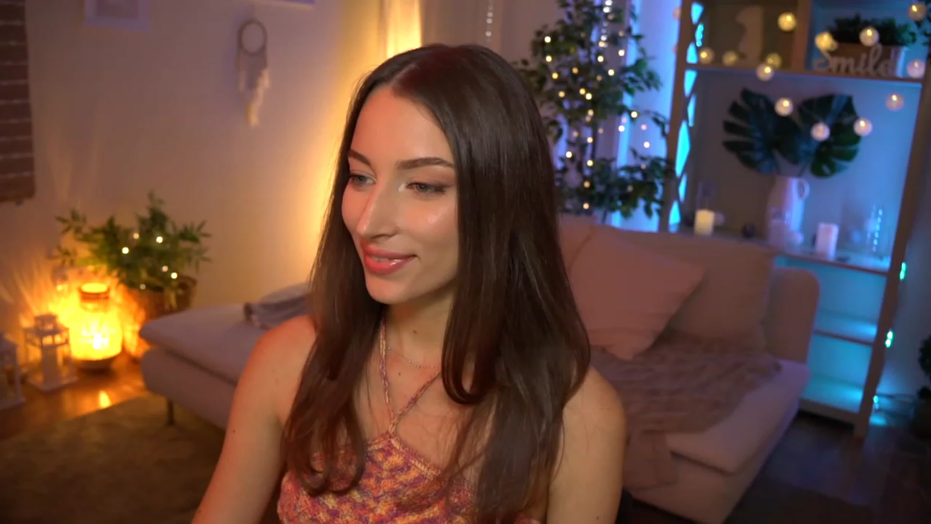 Gallery image thumbnail from Emily_grey69's myfreecams stream on, 08/06/2023, 16:44 image 19 of 20